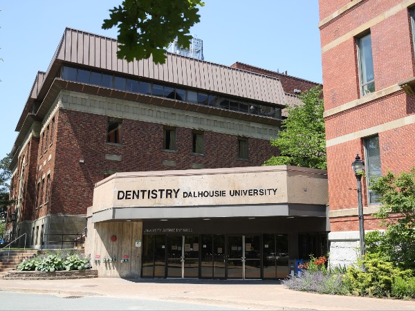 The front entrance of the Dalhousie Dentistry Building.  