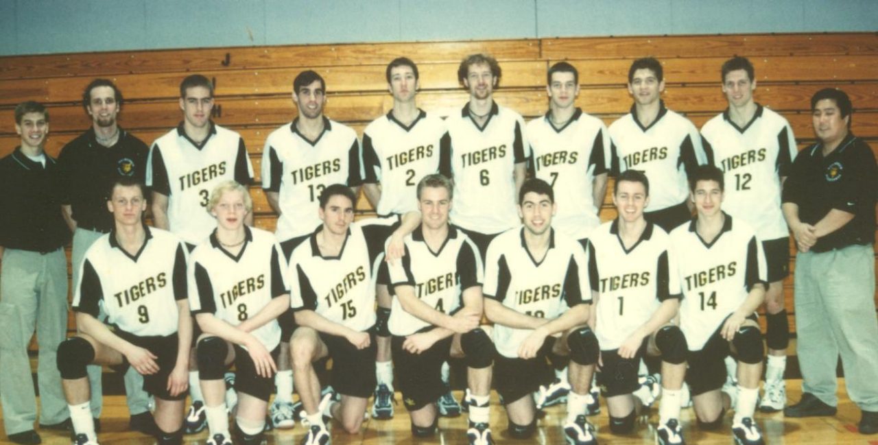 Dalhousie Tigers Volleyball team from 1999-2000 lined up in two rows for a team photo.