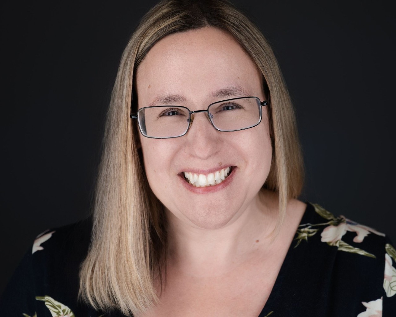 Dena King (BA'01) portrait.