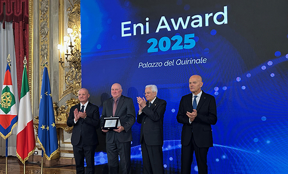 Dr. Jeff Dahn receives a 2025 Eni Award during a ceremony in Rome