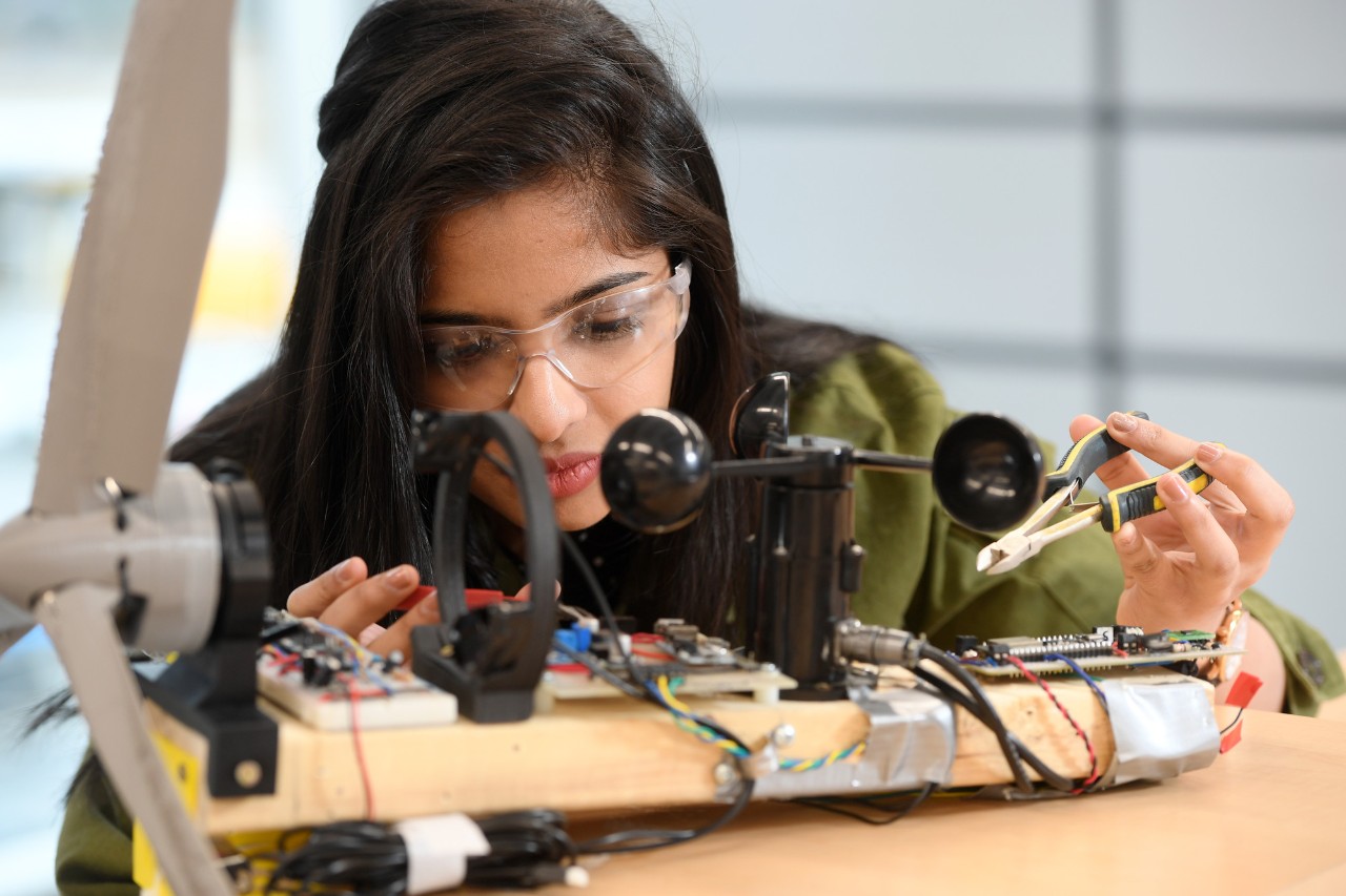 Student building a prototype at the Emera ideaHUB at Dalhousie
