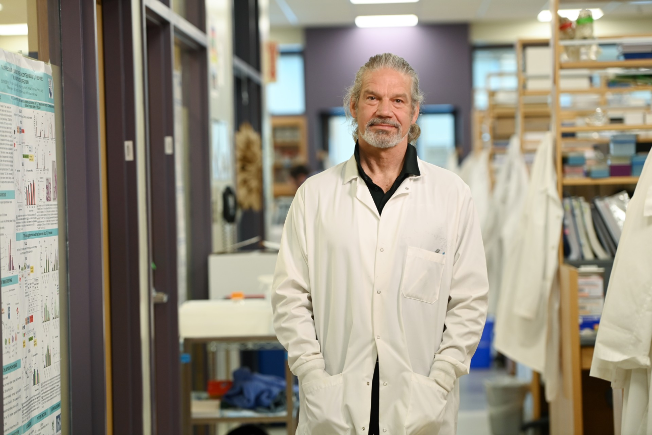 Dr. Tobias Kollmann portrait in medical lab