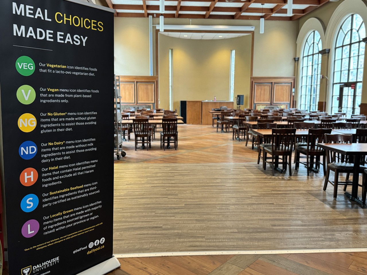 A large sign shows the menu labelling for allergies and other dietary needs