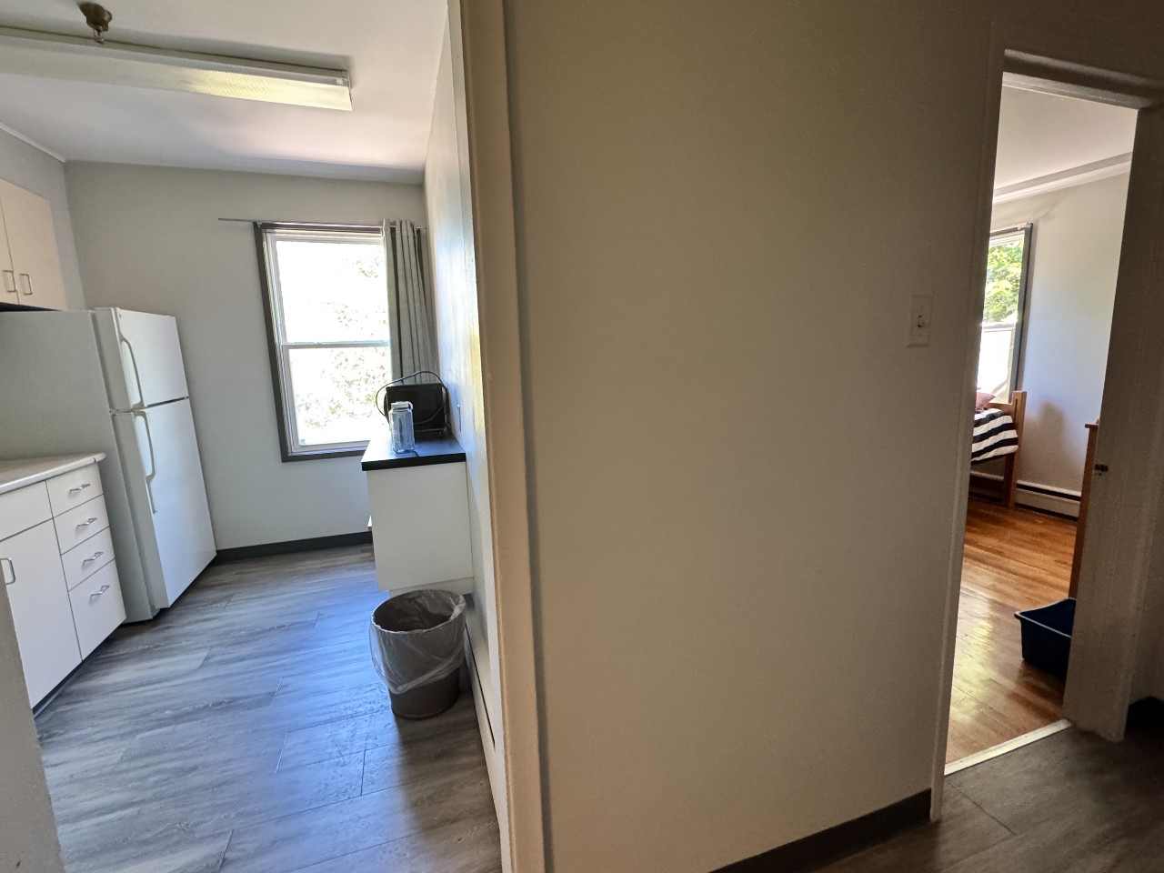 The hallway of a 3-bedroom apartment in Glengary opens into the kitchen, bathroom, and 2 bedrooms