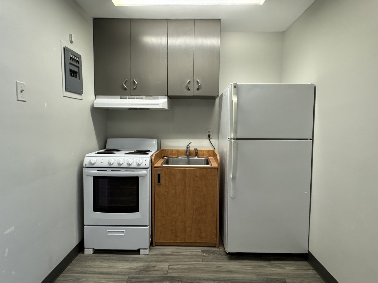 The kitchen in a bachelor apartment in Glengary