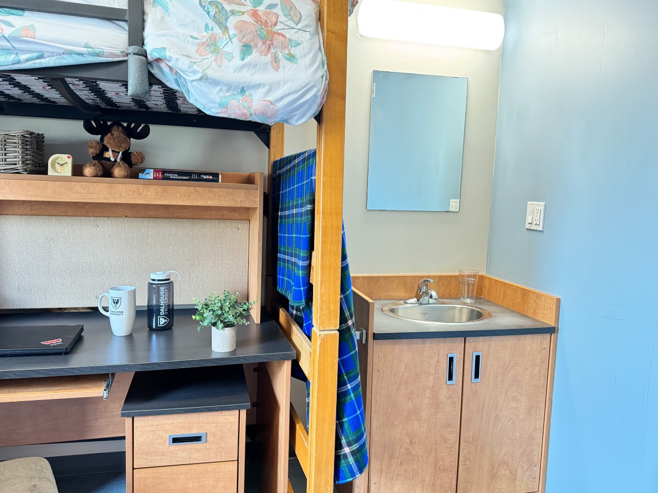 The sink in a loft doubel room in Fountain House