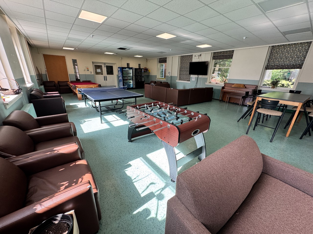 A wide photo of the Trueman House lounge.