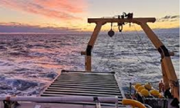 research-ship-crane