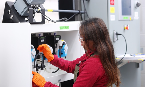 staff-use-chem-lab-equipment