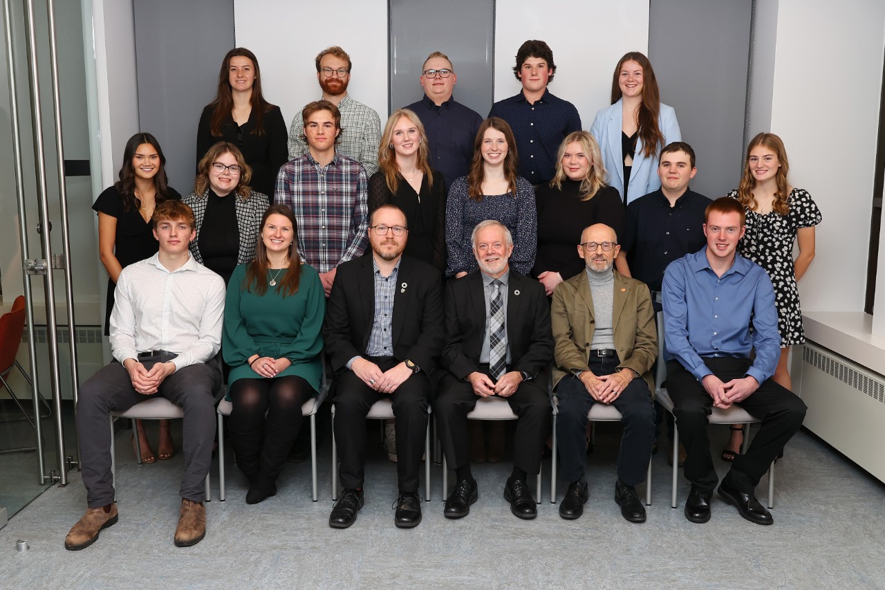 Alumni family bursary group photo
