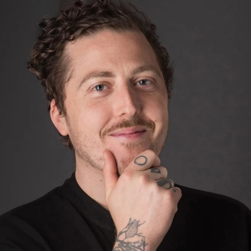 headshot of nicolas robins