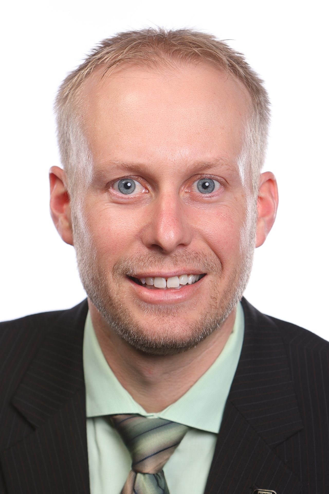 Headshot of Travis Esau