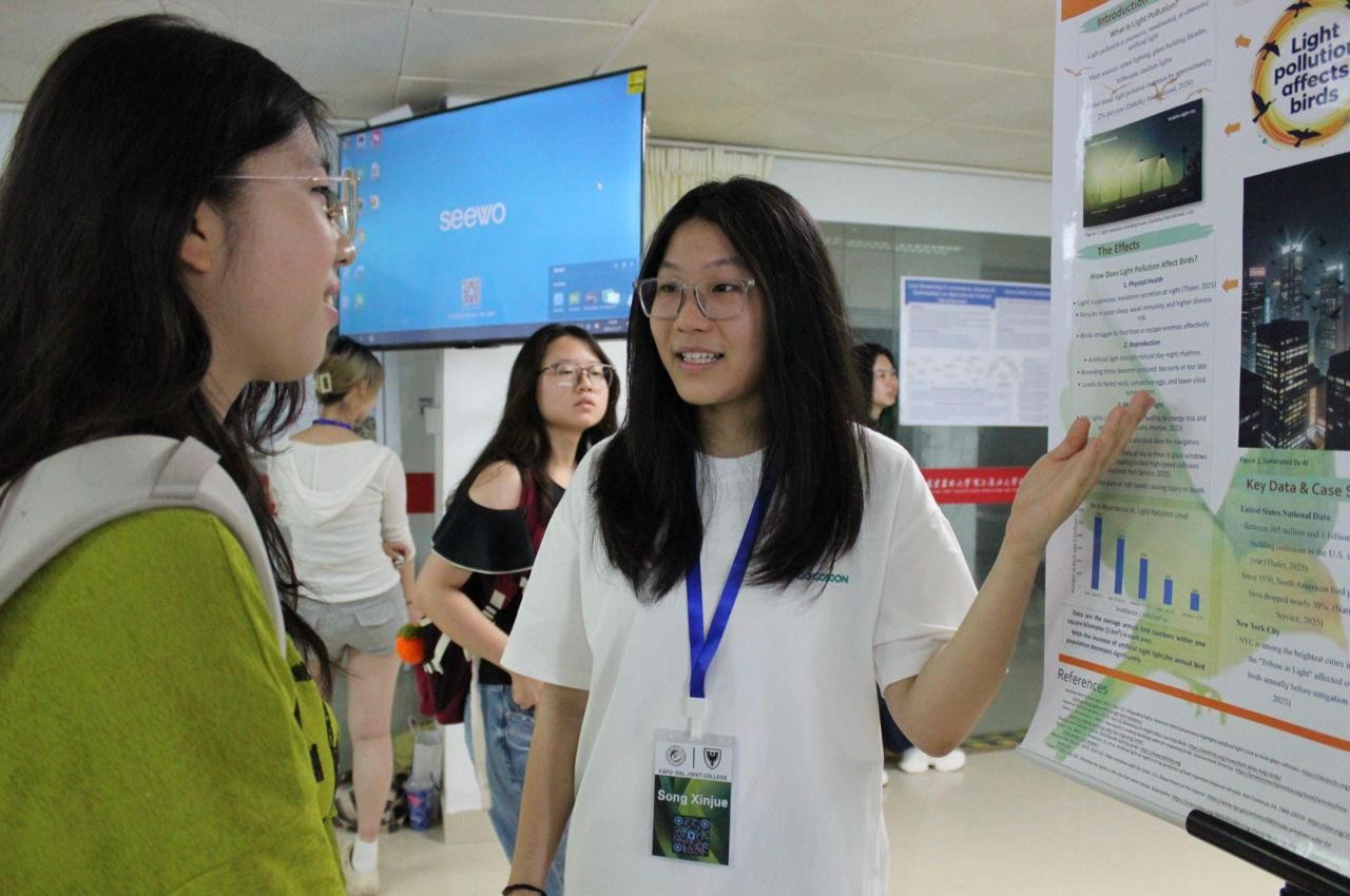 Year 1 students listen to Year 2 students present their poster project
