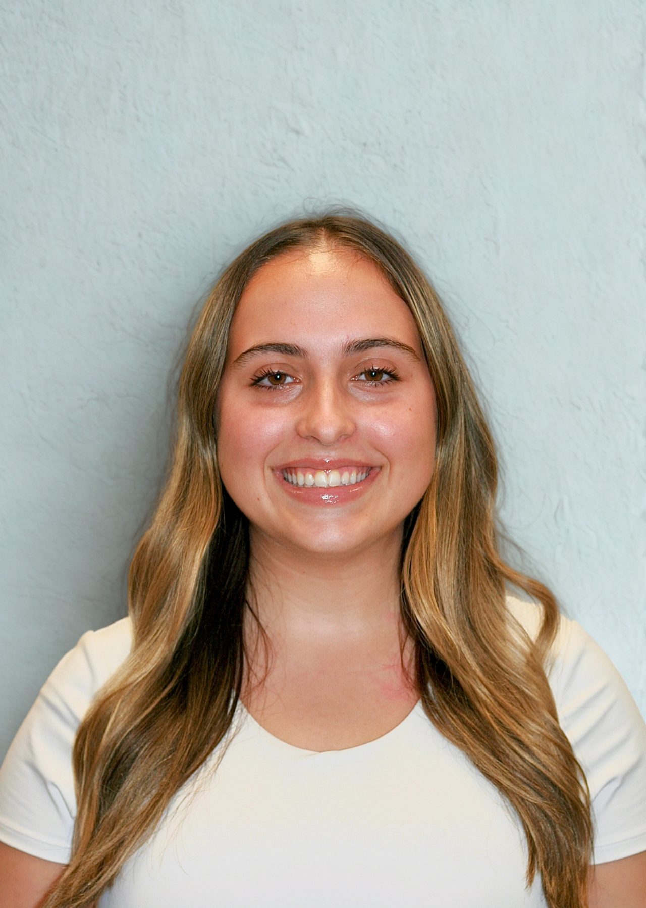 Headshot of Neuroscience student, Sophie Alice, who has a testimonial about her program 